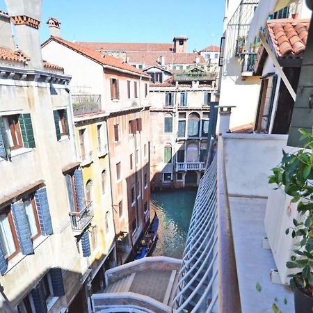 Ai Bareteri Luxury Canal View Veneza Exterior foto