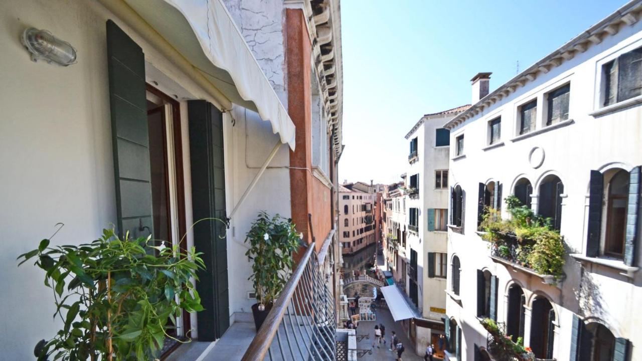 Ai Bareteri Luxury Canal View Veneza Exterior foto